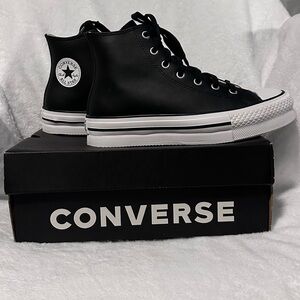Converse CTAS Leather look Eva Lift HI, New in box.  Kids size 4.
